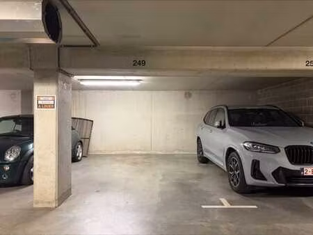 woluwe-saint-lambert - emplacement de parking - parking inté