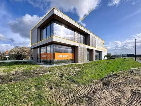 op hoek-en zichtlocatie te maldegem: casco-kantoorruimte ...