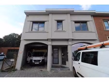 nossegem  commerce de ± 180m² à faibles charges