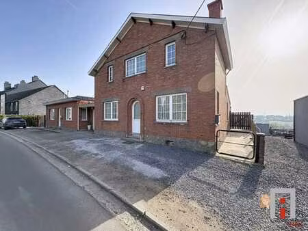 jolie maison 2 chambres avec terrasse et jardin