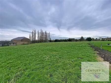 terrain à bâtir de 10 a 71 ca (façade de 20 m)