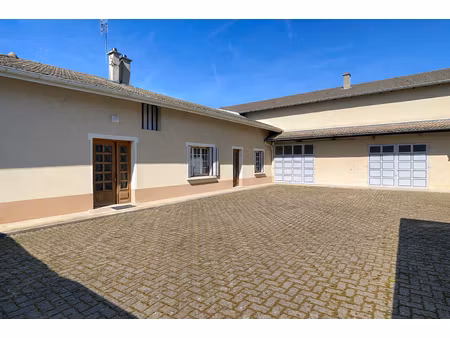 maison d'environ 117 m² avec dépendances - 01570 manziat