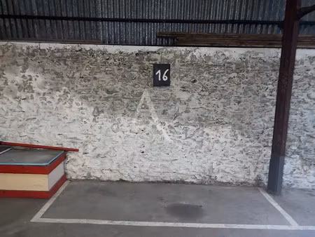 location parking 12 m² à laval (53000)  29 €