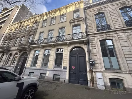 location meublée locaux professionnels 5 pièces 80 m² à lille (59000)  400 €