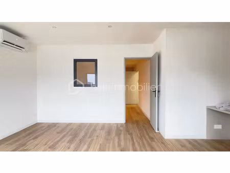 location locaux professionnels 2 pièces 53 m² à seynod (74600)  960 €