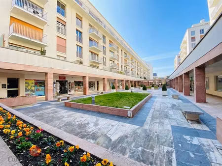 location locaux professionnels 40 m² à versailles (78000)  17 400 €