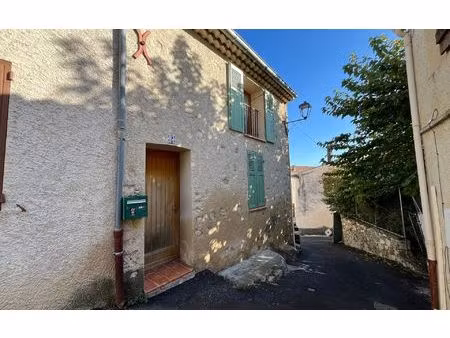 location appartement  m² t-3 à corbières  750 €