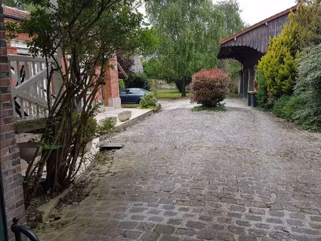 studio / 28m² / nangis (ligne p)