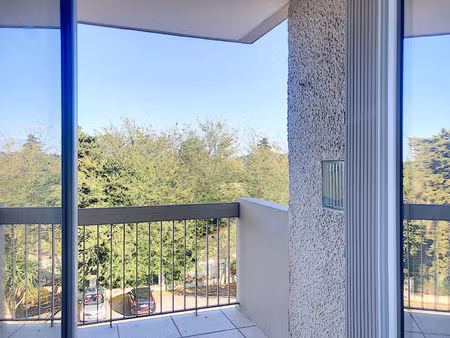 perpignan studio 20 m2 avec balcon et place de parking privative