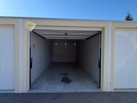 garage fermé à louer