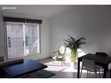 magnifique 2 pièces traversant et lumineux en plein centre d’avignon  zone piétonne au cal