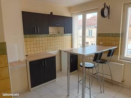appartement de 101m2 au 1er étage à louer
