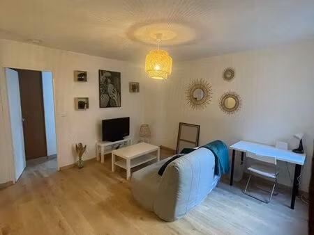 t2 place de l’hôtel de ville meublé