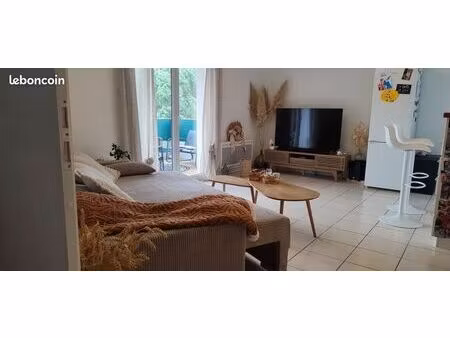 appartement t3 avec balcon  ascenseur  parking et piscine