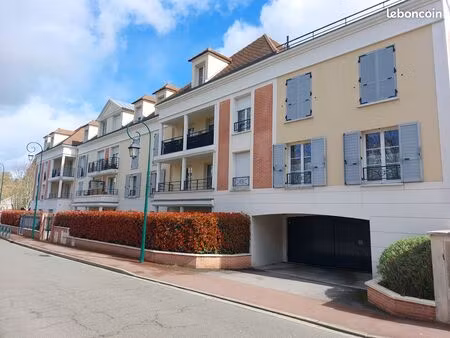 loue box double 30m2 résidence récente jules verne à plaisir centre