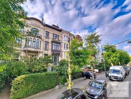 appartement 1 chambre rénové avec balcon – immeuble de carac