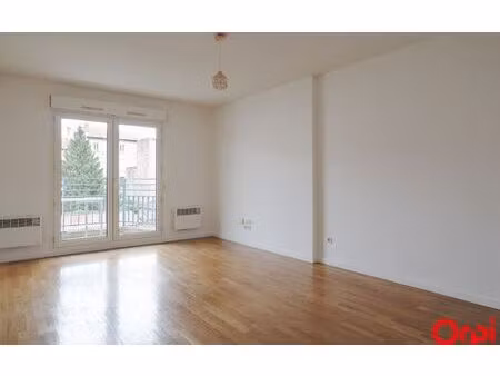 location appartement  m² t-2 à lyon 9  865 €