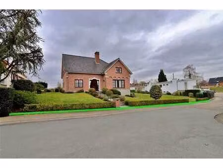 villa avec 4 chambres  garages et jardin