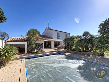 maison challans 205 m² avec piscine