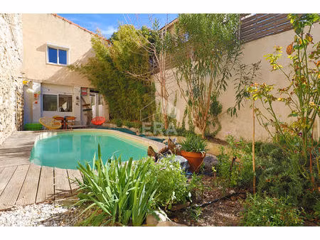 à vendre : charmante maison individuelle t3 avec piscine  studio indépendant et box fermé.