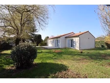 exclusivité plain-pied de 116 m² à fressines  4 chambres jardin et garage