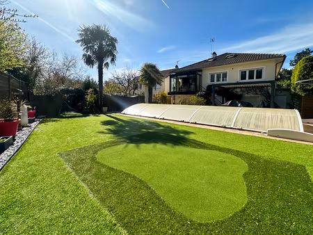 maison d'architecte avec piscine   verrières-le-buisson   dpe c  pompe à chaleur  isolatio