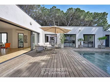 lumineuse villa de plain-pied avec piscine et spa