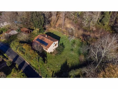 maison individuel  +/-80 m2   grande sous-sol 6pieces  3 chambres  atelier en bois  jardin