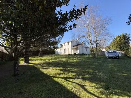 à vendre maison 3 chambres à l'entrée de l'île de noirmo