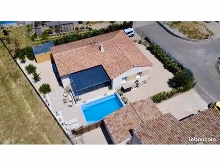 ? maison récente de plain-pied 115 m² avec piscine