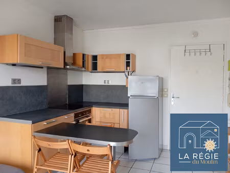 exclusite - joli 2 pieces meuble - au centre de la tour de pin