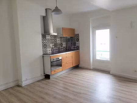 appartement t3 en centre village avec balcon