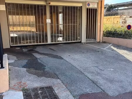 location garage fermé cannes
