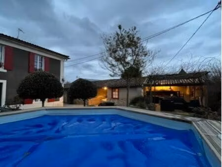 studio meublé en pierre avec jardin et piscine – disponible début avril – bommes