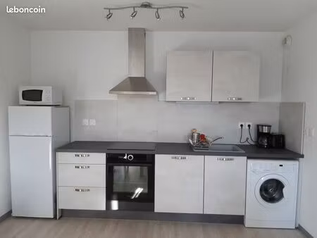 t2 de 45 m² avec parking privatif situé côté cour