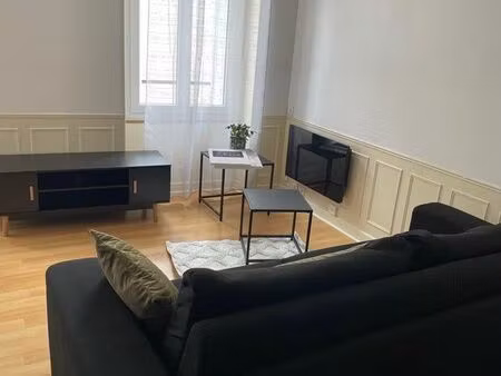 studio meublé en plein centre-ville