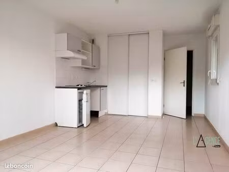studio 1 pièce 27 m²