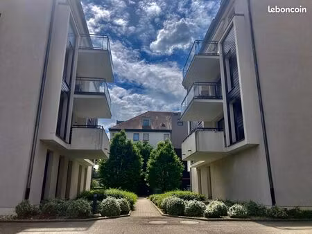 f2 à louer - standing  balcon  garage  emplacement idéal