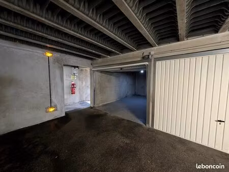 parking/box 1 pièce 12 m²