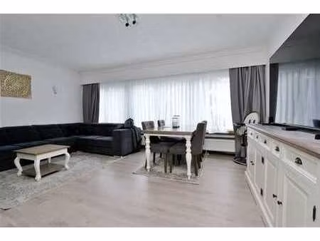 appartement au rez-de-chaussée avec 2 chambres à coucher