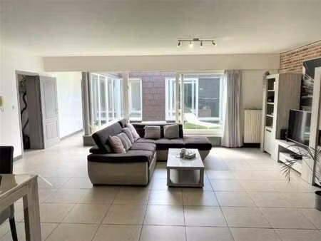 appartement lumineux 2 chambres avec terrasse et garage