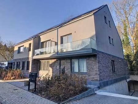 centre: duplex avec 2 chambres et 2 terrasses  parking