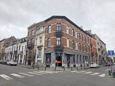 horeca à remettre - quart/châtelain - local d'angle lumineux