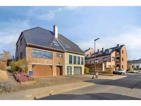 spacieuse maison de 3 façades (274m²) avec 3 chambres à couc