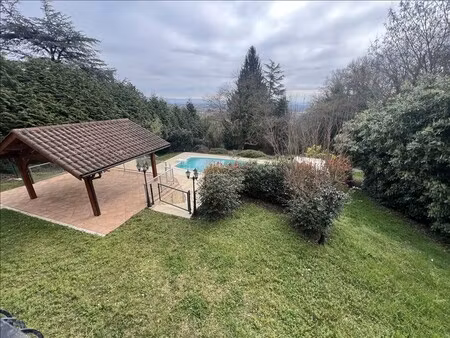 maison avec piscine - 224 86 m2 - 6 pièces - non meublé