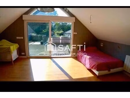 grande maison avec dépendances  possibilité de créer un appartement supplémentaire pour in