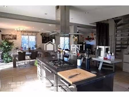 140m² au sol  4 ch dont 1 suite au rdc. studio 25m². centre ville à pied