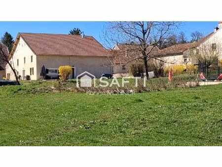 ancienne ferme dans un village au calme