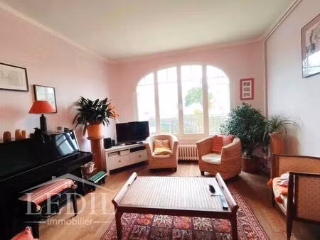 maison avec jardin et garage proche du centre de nérac