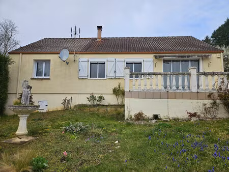 maison de plain-pied lumineuse avec jardin  garage double et beau potentiel à paars